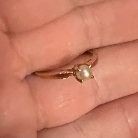 Beautiful 10kt GOLD pearl ring - Picture 2 of 6